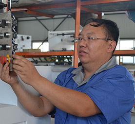 Service Department Electrical Engineer Liu Gong